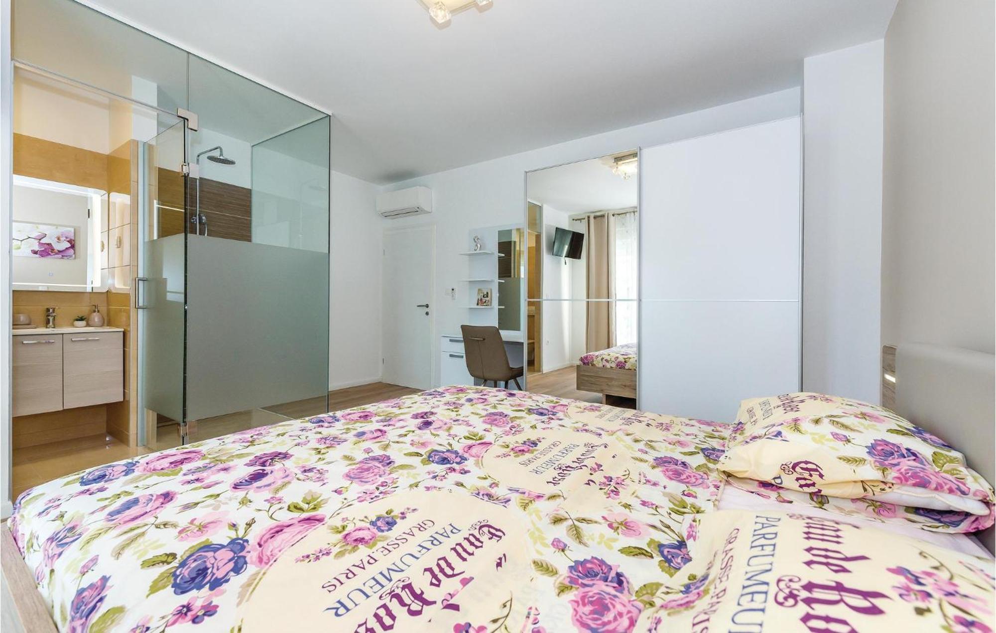Beautiful Home In Sibenik With Kitchen Eksteriør bilde