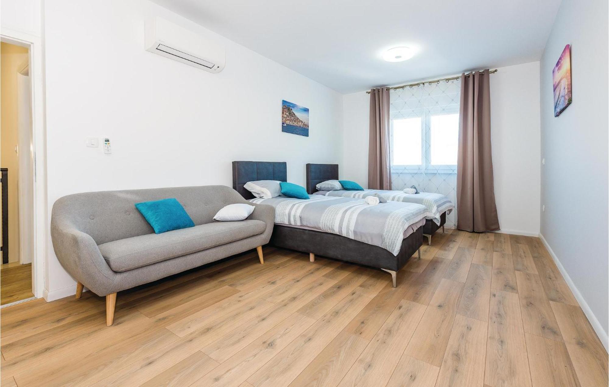 Beautiful Home In Sibenik With Kitchen Eksteriør bilde