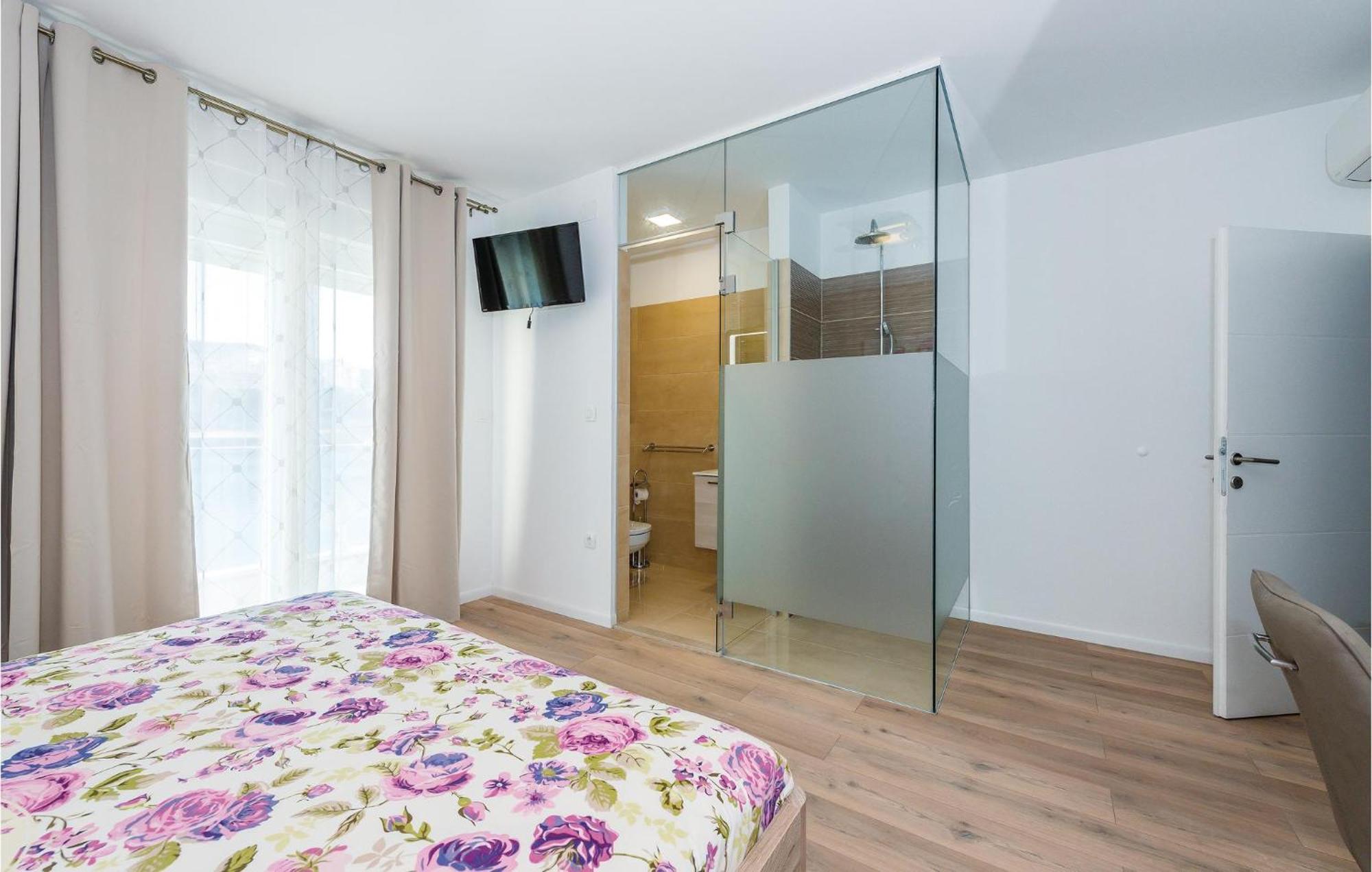 Beautiful Home In Sibenik With Kitchen Eksteriør bilde