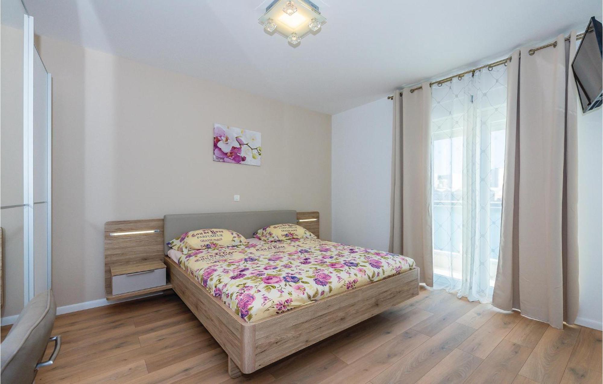 Beautiful Home In Sibenik With Kitchen Eksteriør bilde